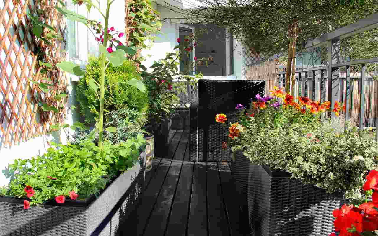 come trasformare il balcone in un piccolo giardino